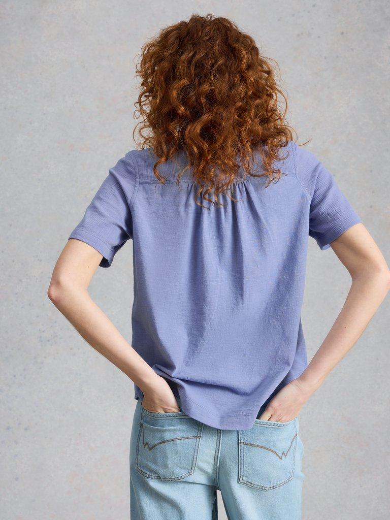 ANNIE SS DOUBLE CLOTH in LGT BLUE - MODEL BACK