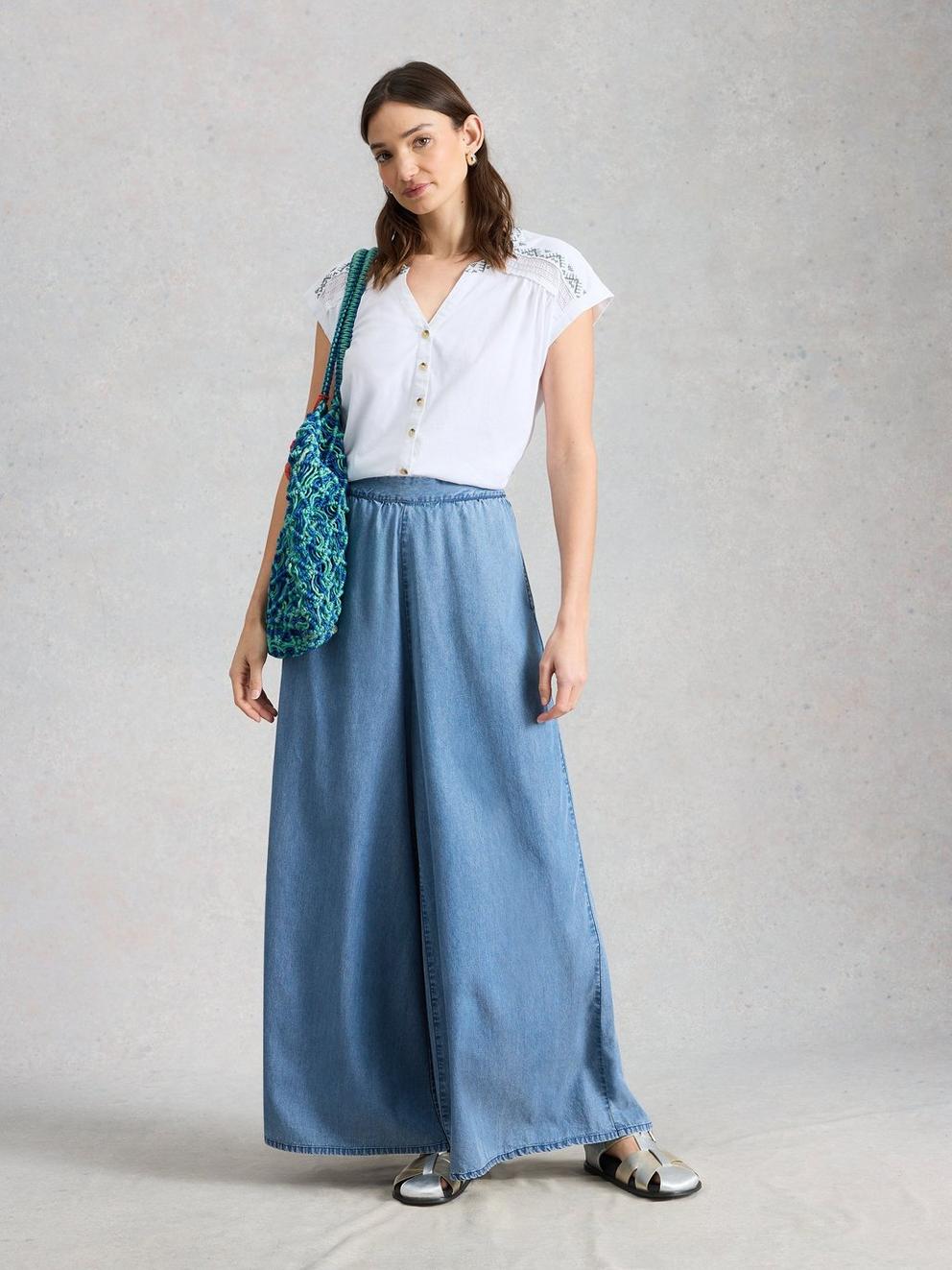 BILLIE EMB BUTTON SHIRT in BRIL WHITE - MODEL FRONT