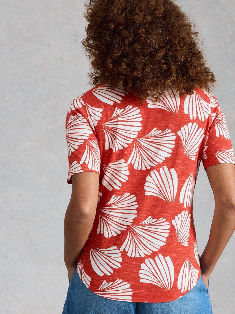 ANNIE JERSEY SS SHIRT in RED PR - MODEL BACK