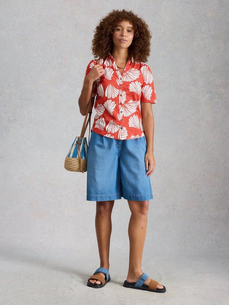 ANNIE JERSEY SS SHIRT in RED PR - MODEL FRONT