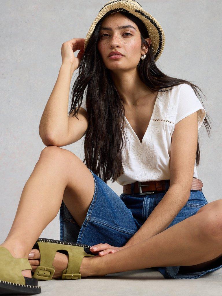 FLISS FLORAL V NECK TOP in BRIL WHITE - LIFESTYLE