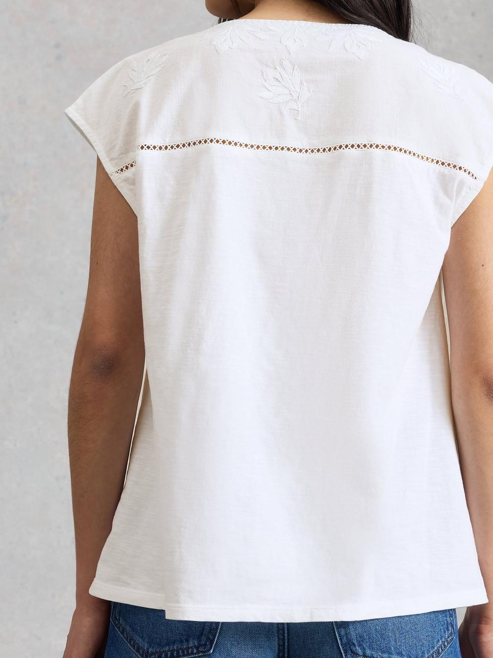 FLISS FLORAL V NECK TOP in BRIL WHITE - MODEL BACK