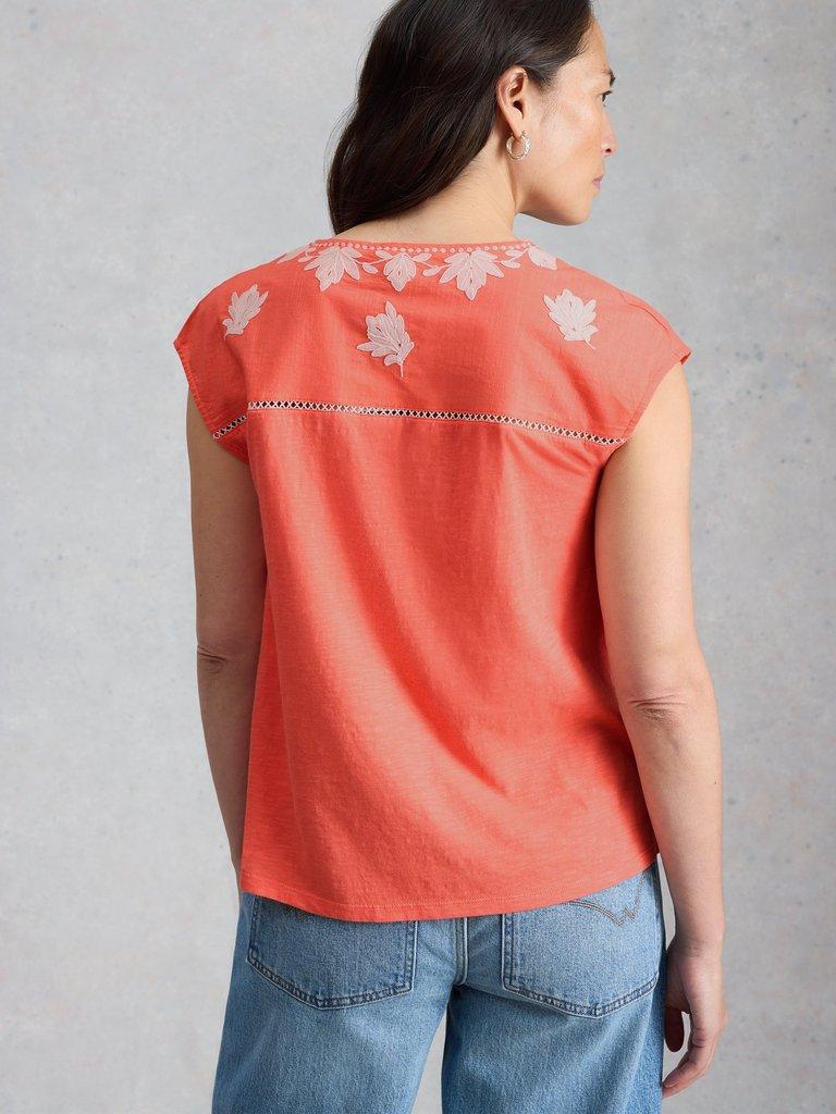 FLISS FLORAL V NECK TOP in CORAL MLT - MODEL BACK