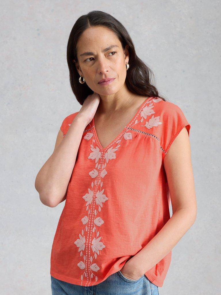 FLISS FLORAL V NECK TOP in CORAL MLT - MODEL DETAIL