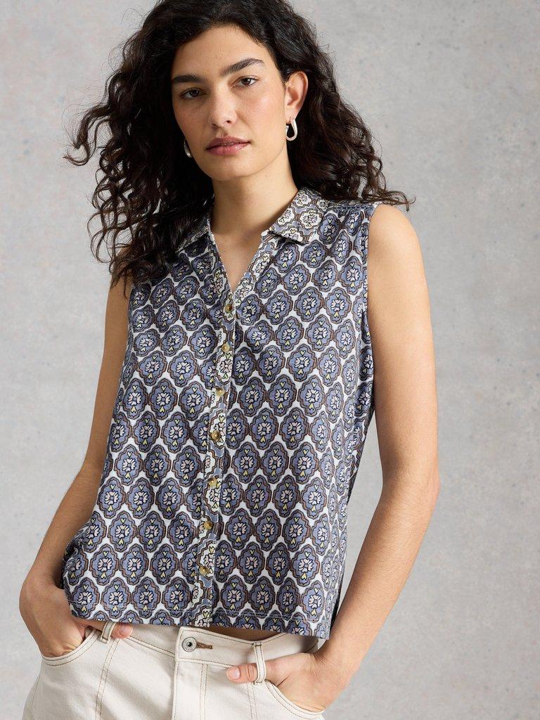 AMY SLEEVELESS SHIRT in BLUE PR - MODEL DETAIL