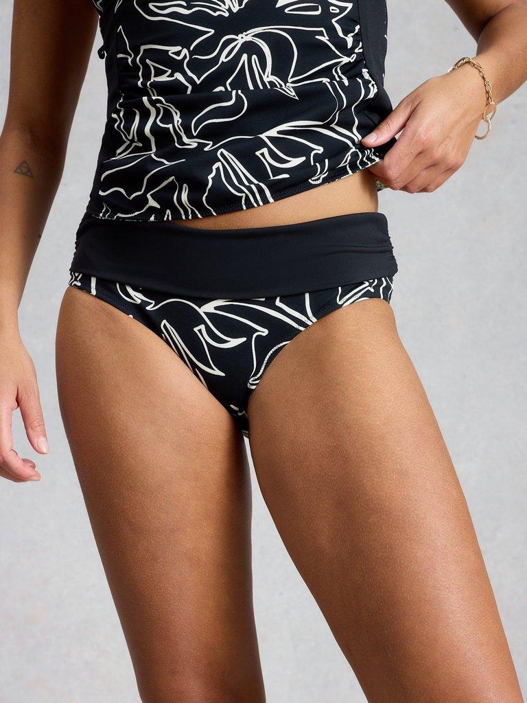 Reversible Fold Down Print Bottom in BLK PR - MODEL DETAIL