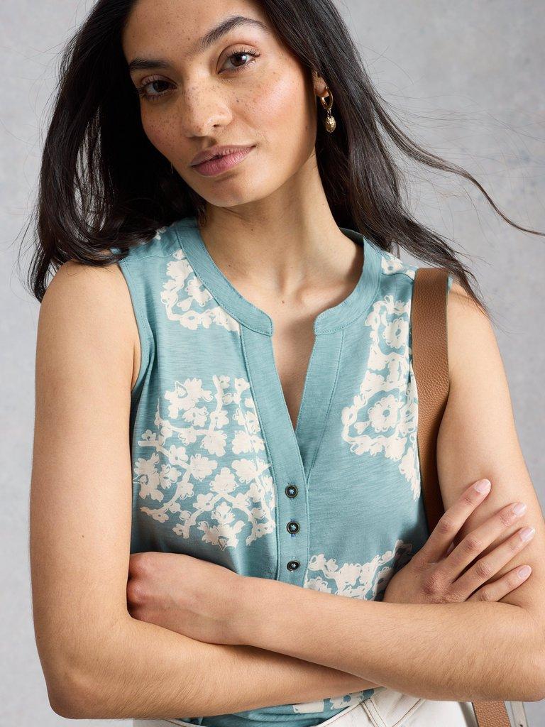 NORA NOTCH VEST in TEAL PR - LIFESTYLE