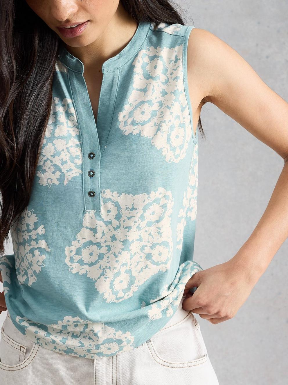 NORA NOTCH VEST in TEAL PR - MODEL DETAIL