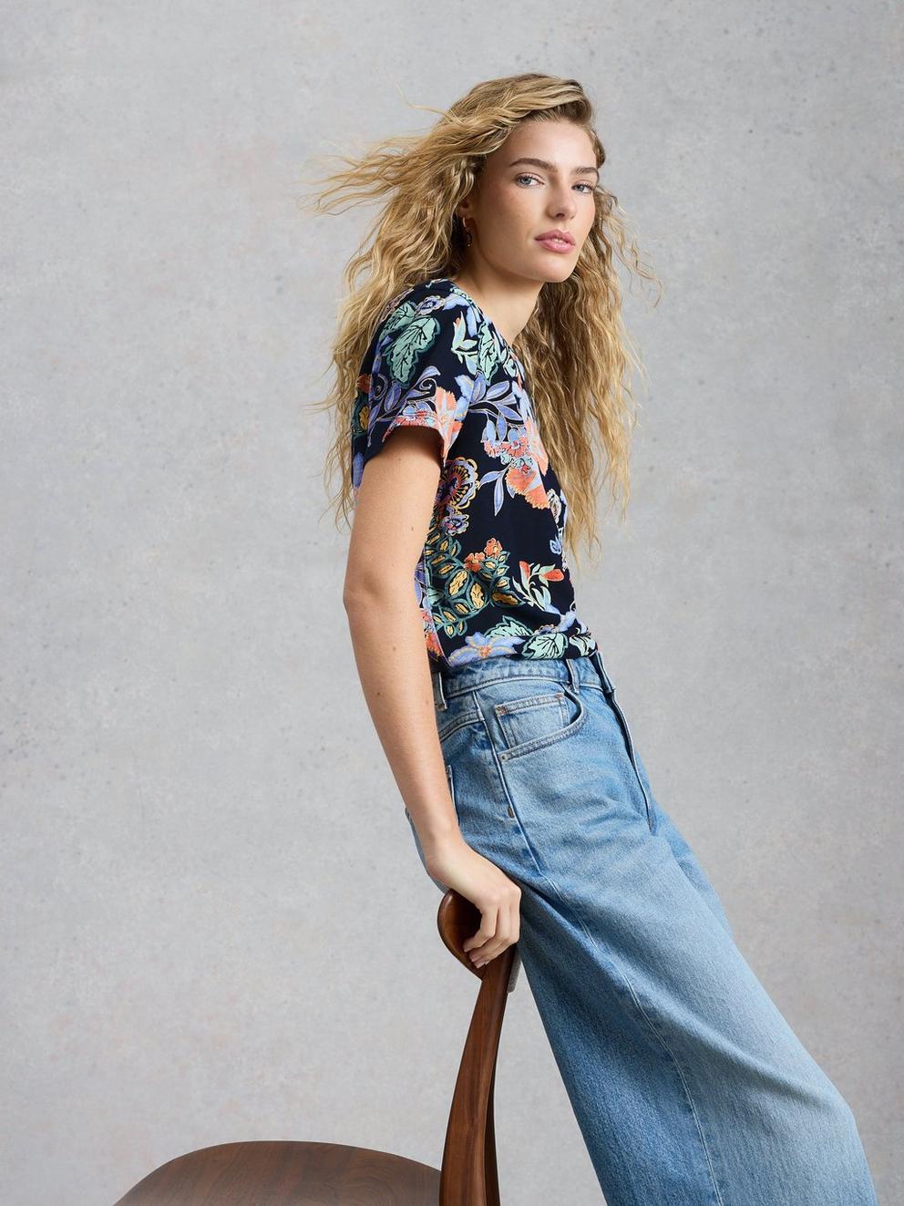 ABBIE CREW NECK T-SHIRT in NAVY PR - LIFESTYLE