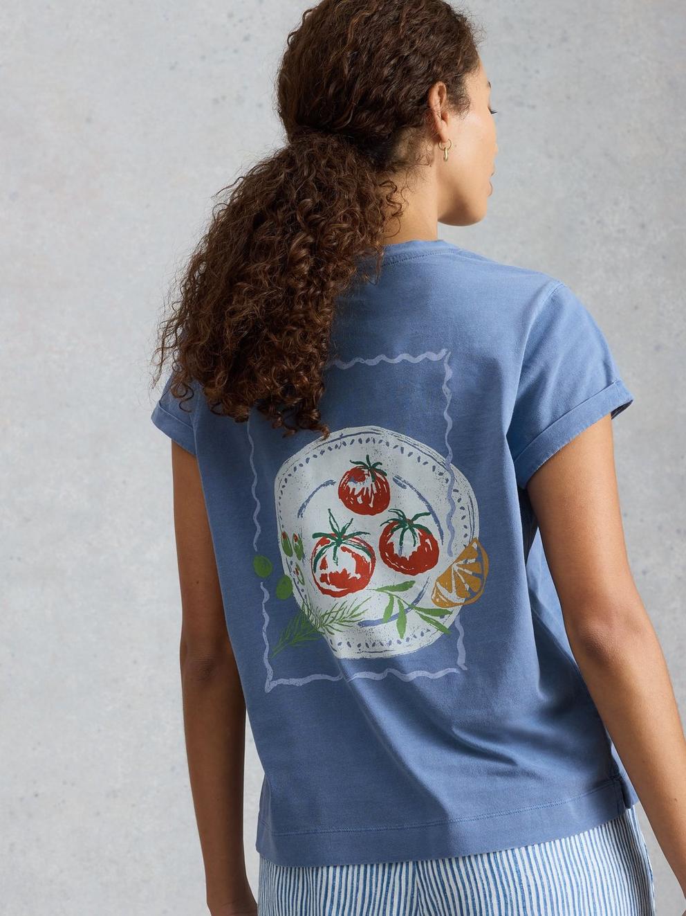 GINA GRAPHICS TEE in BLUE MLT - LIFESTYLE