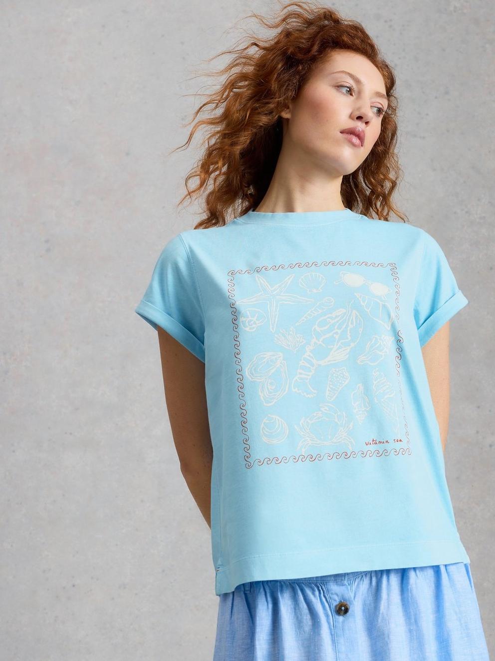 GINA GRAPHICS TEE in BLUE PR - MODEL DETAIL