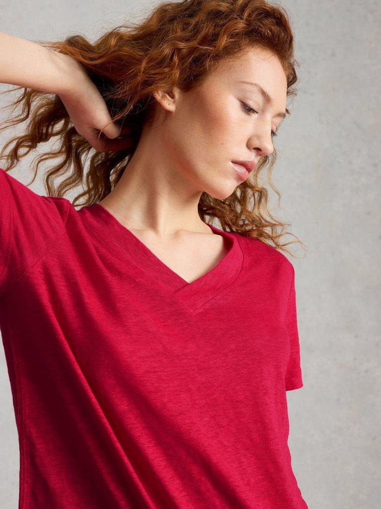 SUSIE V NECK LINEN TEE in DK PINK - MODEL DETAIL