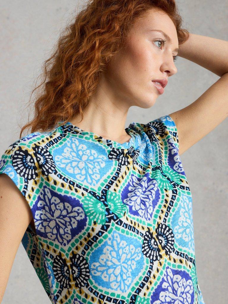 ROWAN LINEN T-SHIRT in BLUE PR - LIFESTYLE