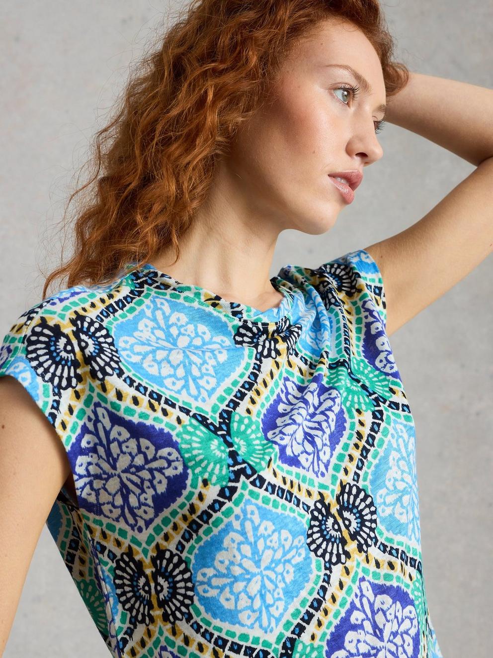 ROWAN LINEN T-SHIRT in BLUE PR - LIFESTYLE