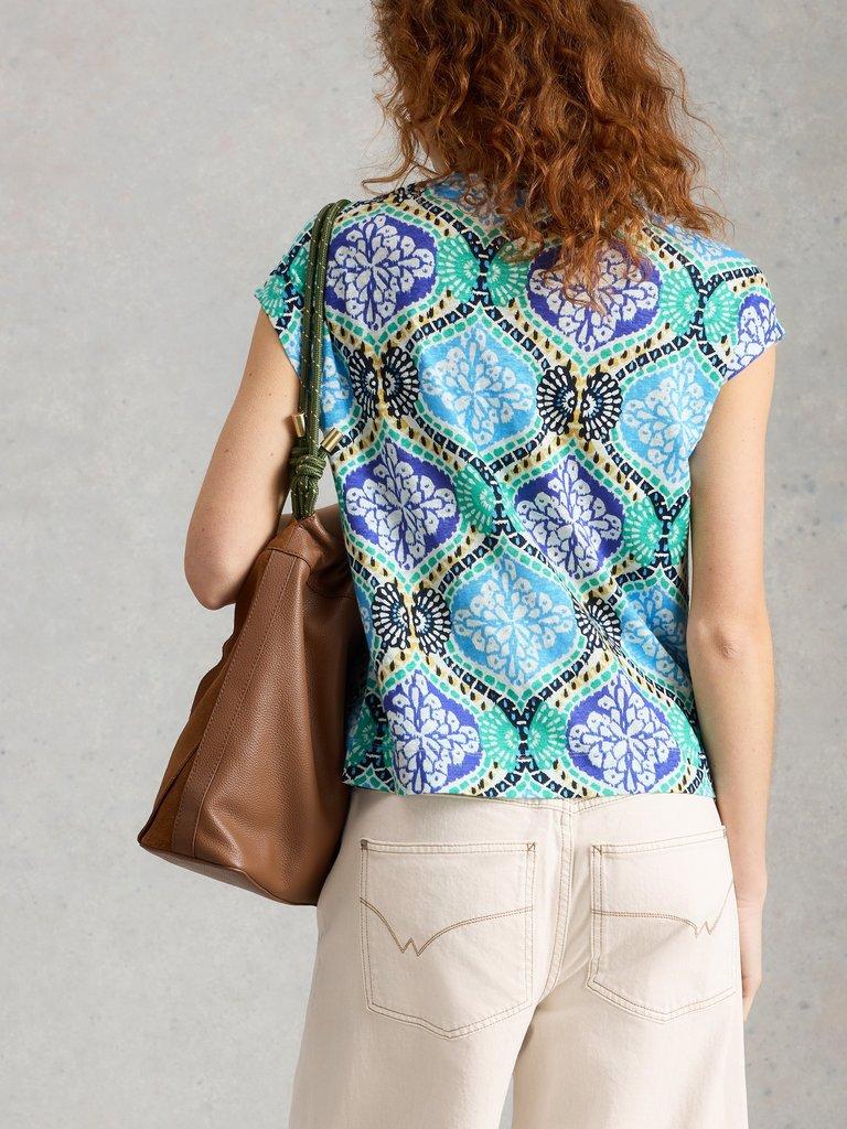 ROWAN LINEN T-SHIRT in BLUE PR - MODEL BACK