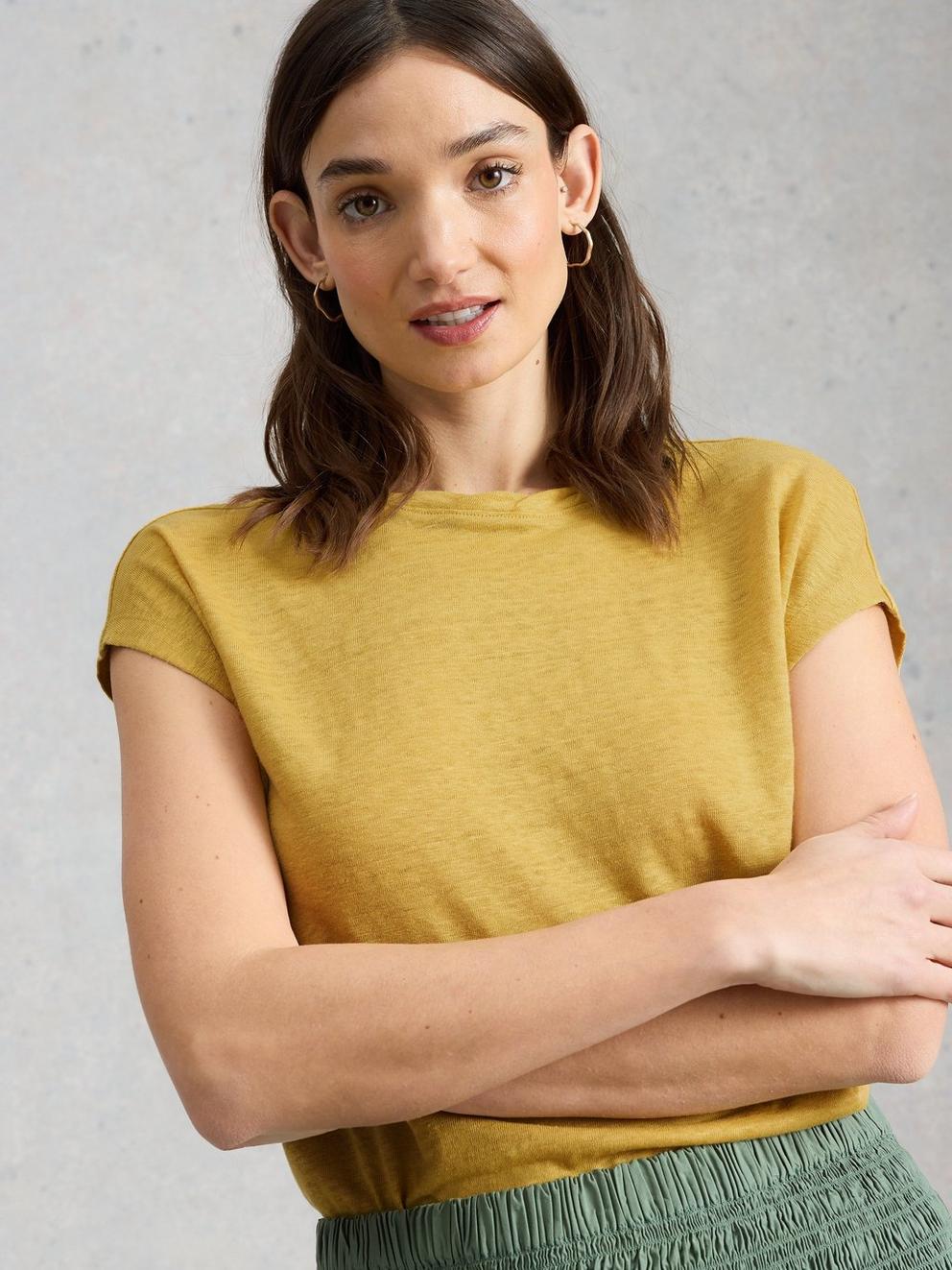 ROWAN LINEN T-SHIRT in LGT YELLOW - LIFESTYLE