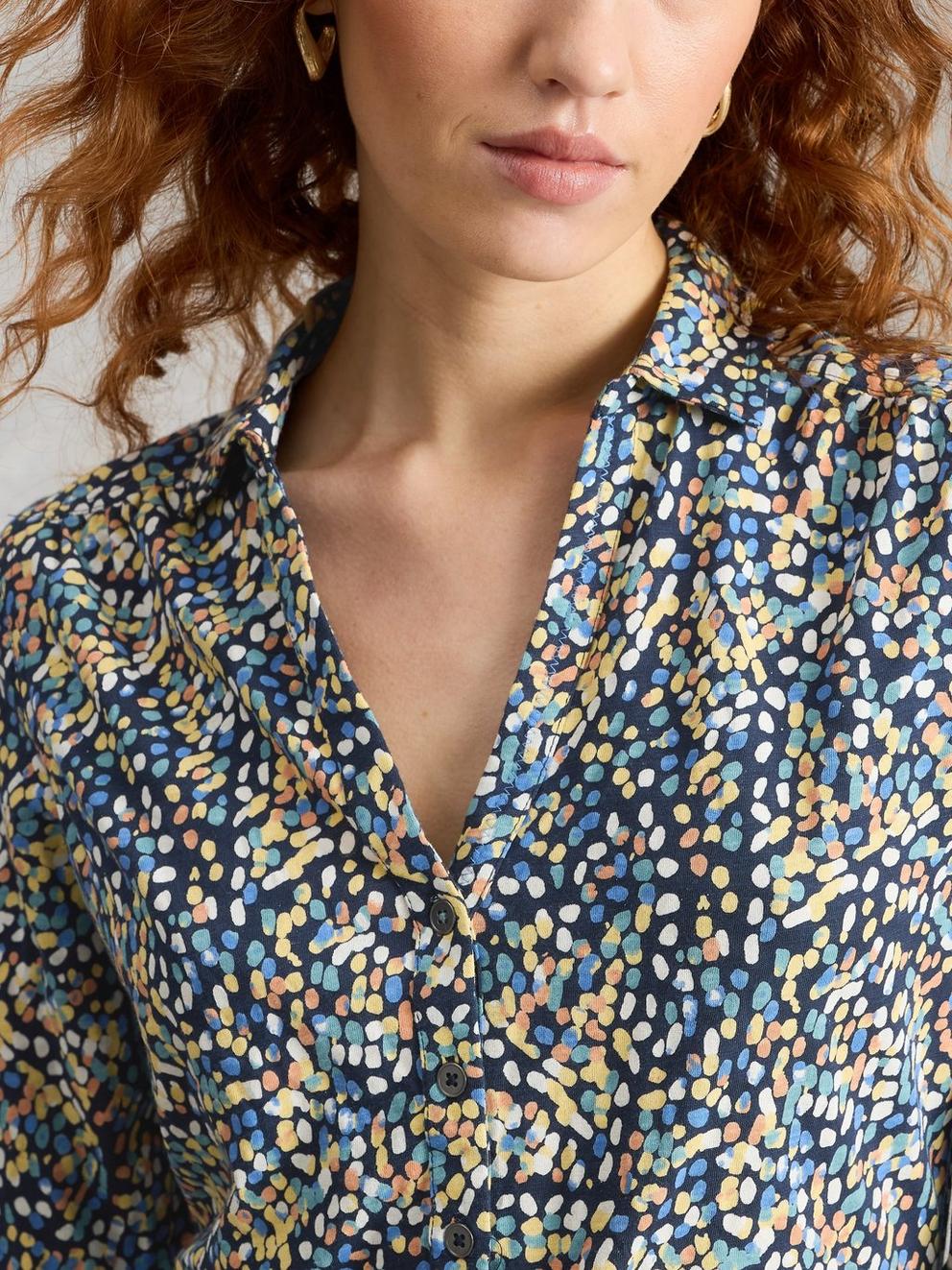ANNIE JERSEY SHIRT in NAVY PR - MODEL DETAIL