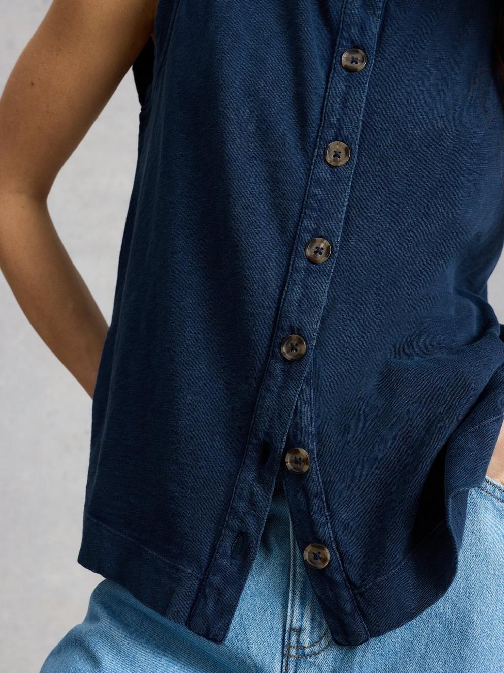 SIMONE TANK in INDIGO BLE - MODEL DETAIL