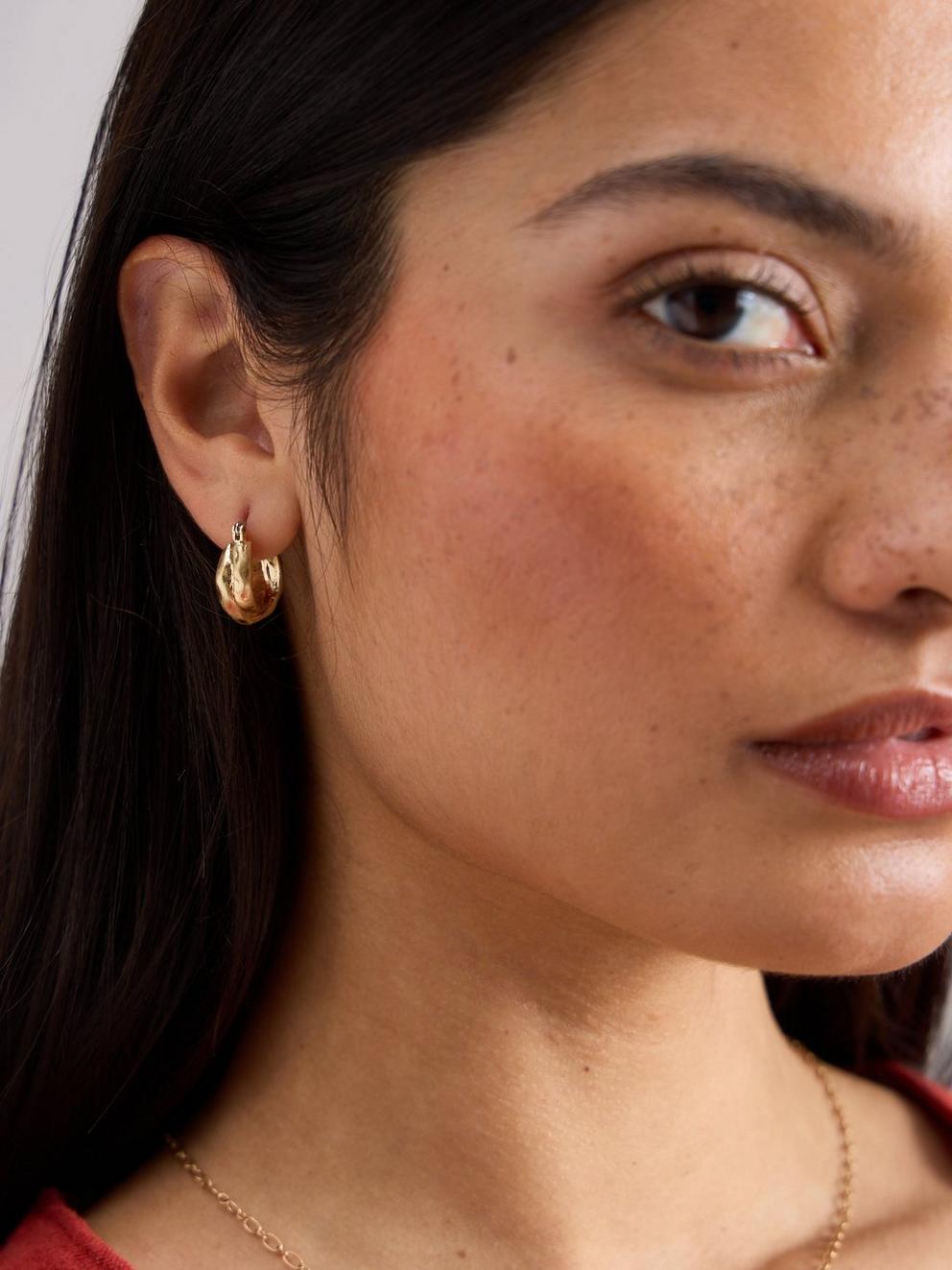 3 PK Tilda Earrings in MIXED MET - MODEL BACK