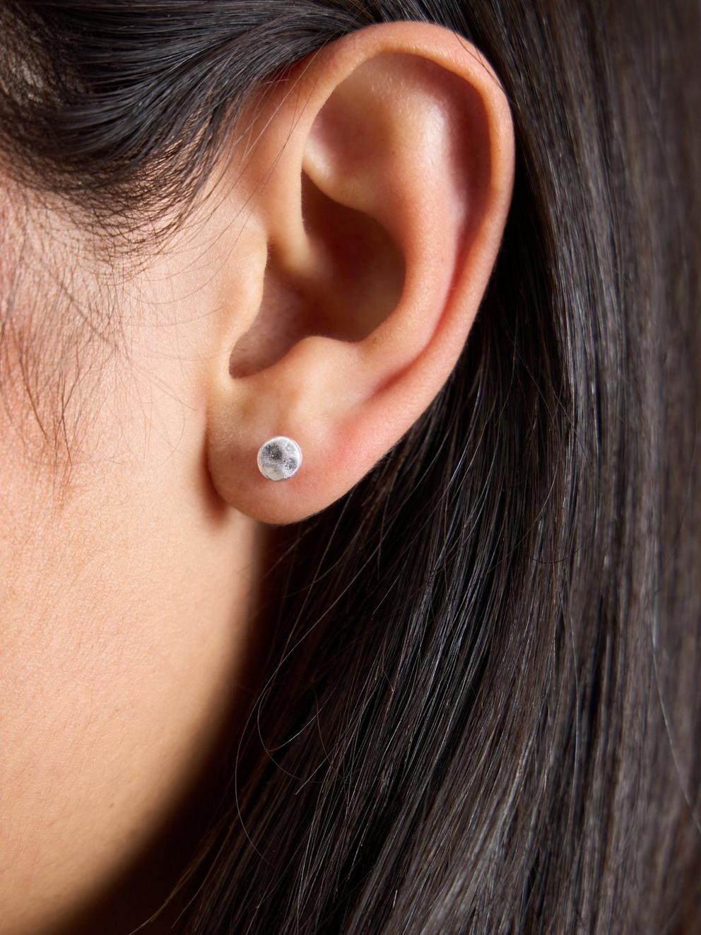 3 PK Tilda Earrings in MIXED MET - MODEL DETAIL