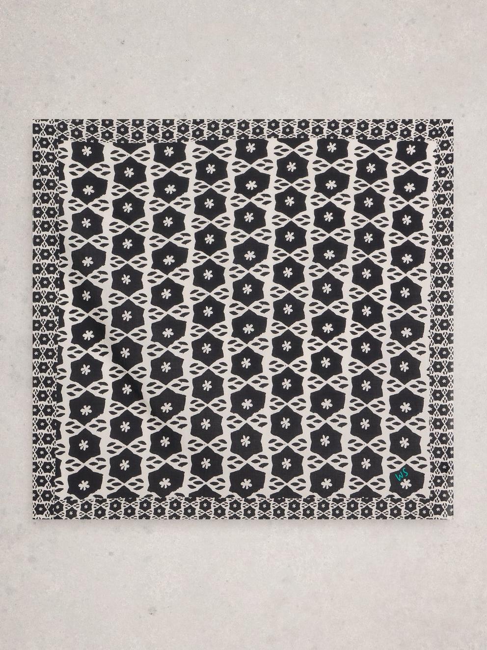 Ellie Square Printed Scarf in BLK PR - FLAT BACK