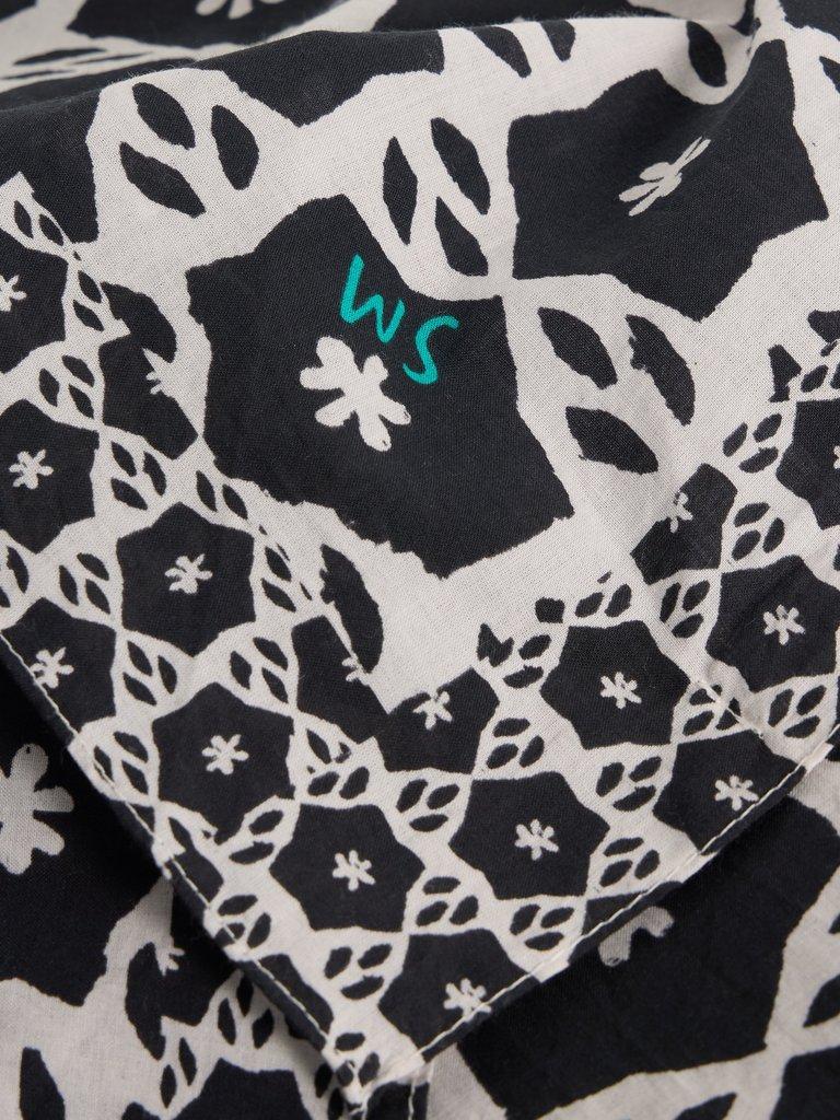 Ellie Square Printed Scarf in BLK PR - FLAT DETAIL