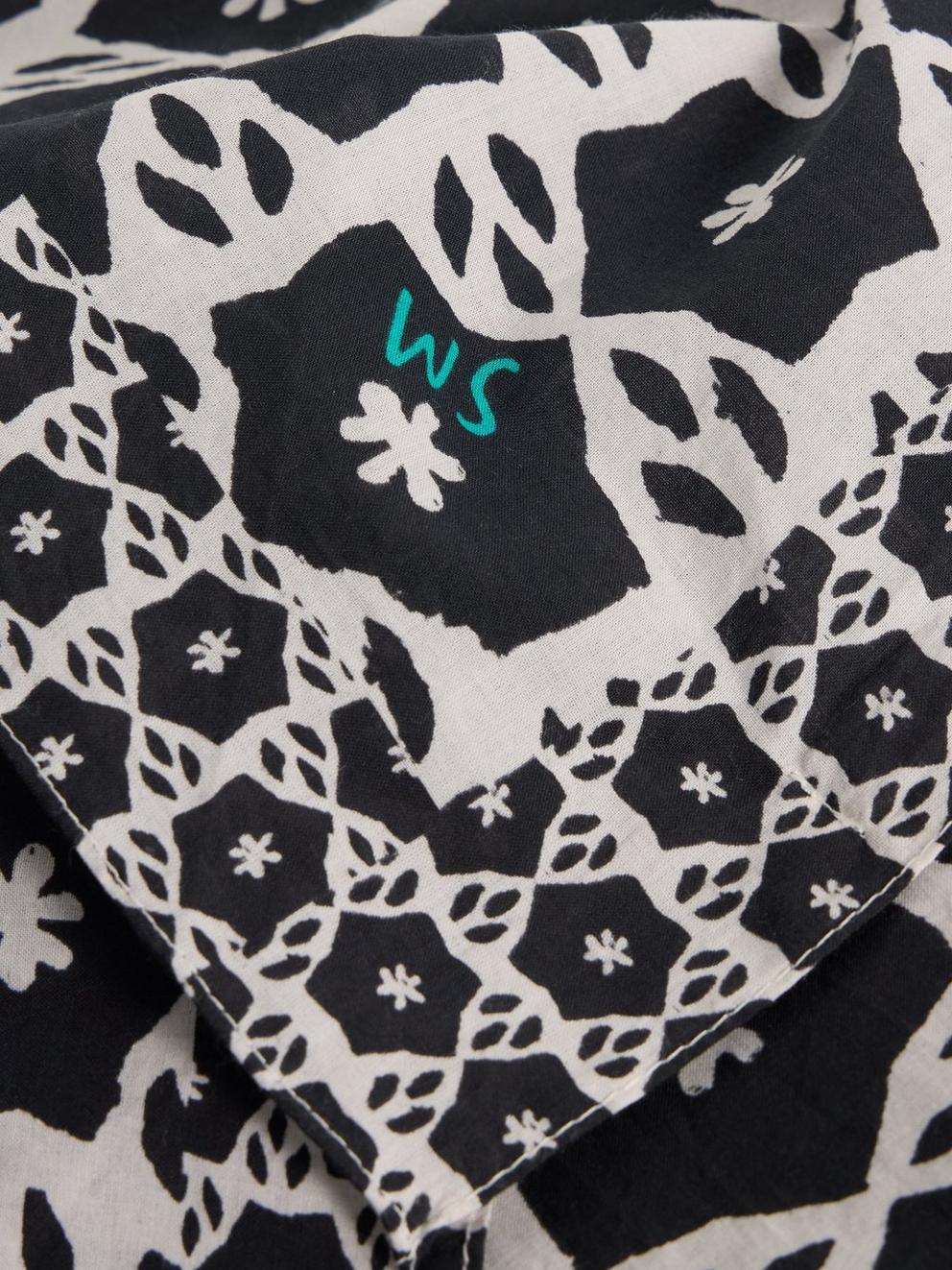 Ellie Square Printed Scarf in BLK PR - FLAT DETAIL
