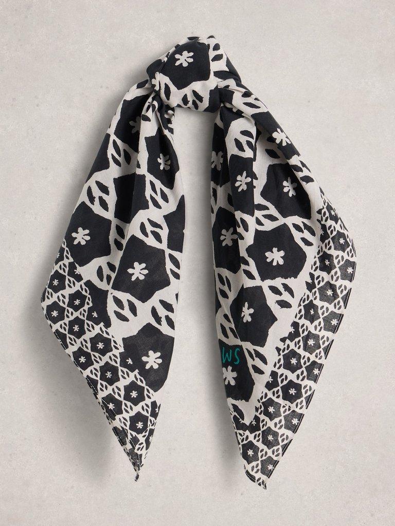 Ellie Square Printed Scarf in BLK PR - FLAT FRONT