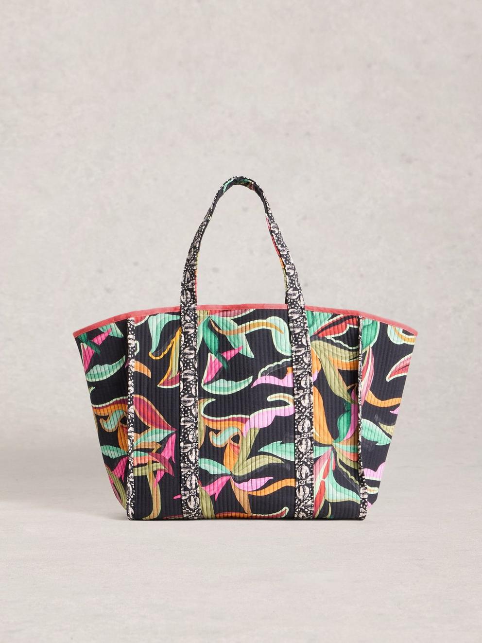 Riley Reversible Tote Bag in BLK PR - LIFESTYLE