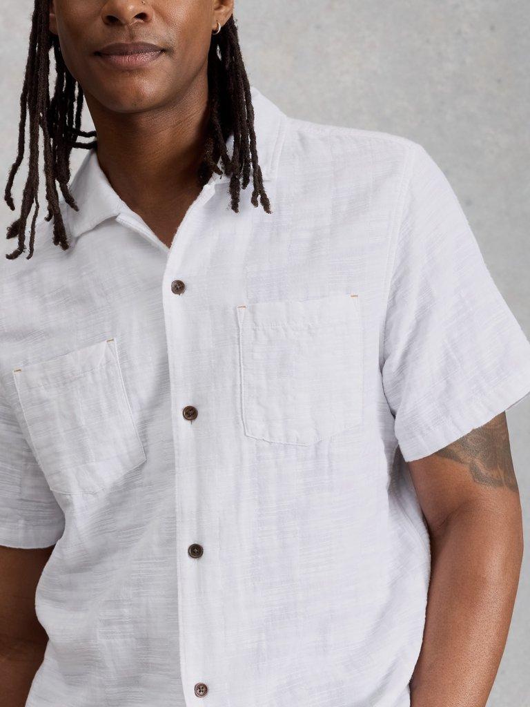 Denny SS Check Shirt in BRIL WHITE - MODEL DETAIL