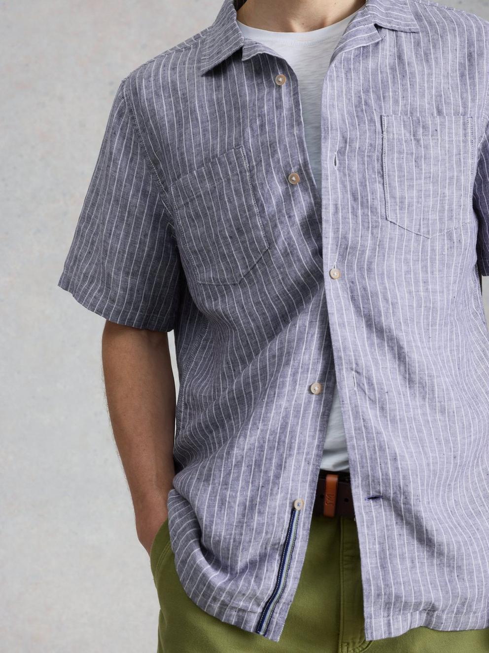 Keswick SS Linen Striped Shirt in NAVY MULTI - MODEL DETAIL