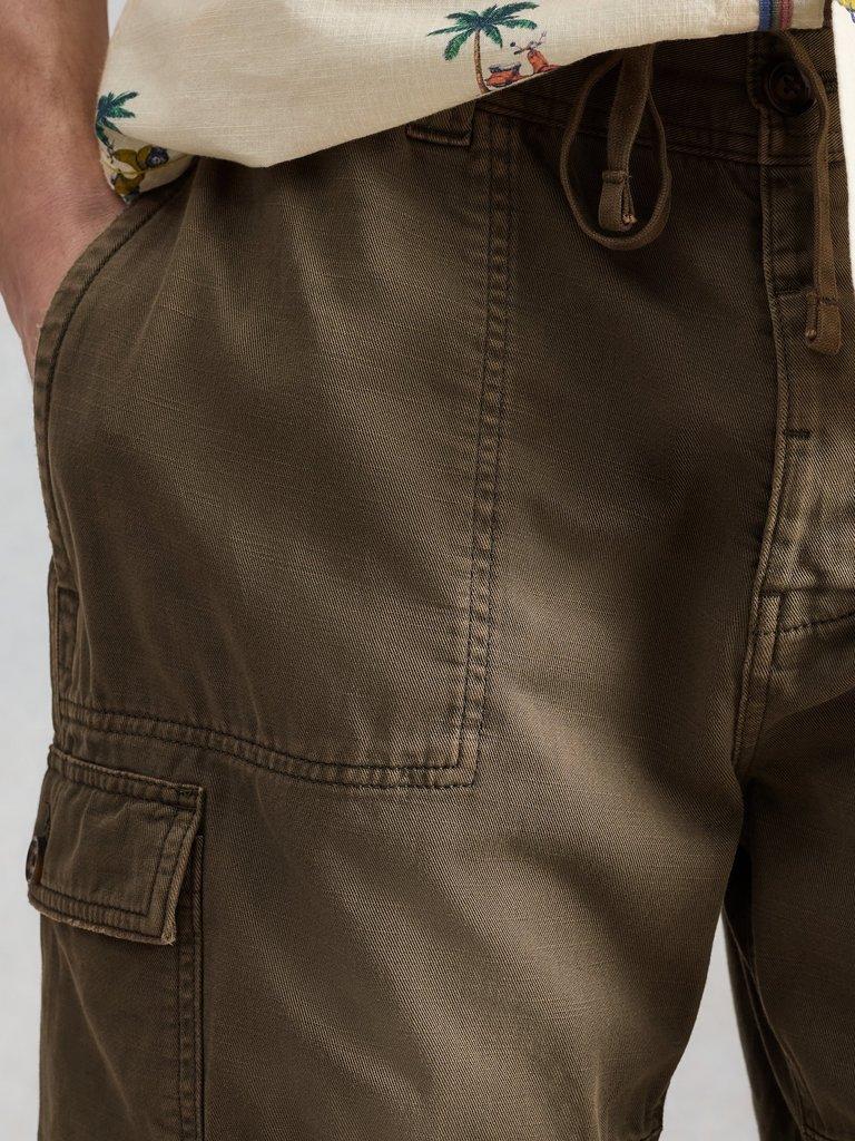 Kemble Cargo Short in KHAKI GRN - MODEL DETAIL