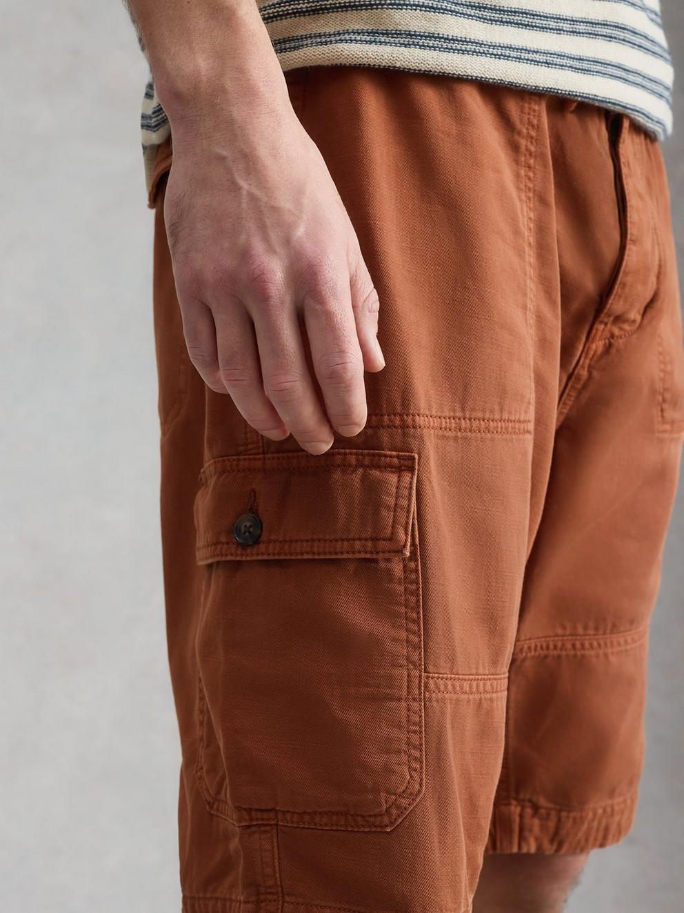 Kemble Cargo Short in MID ORANGE - MODEL DETAIL