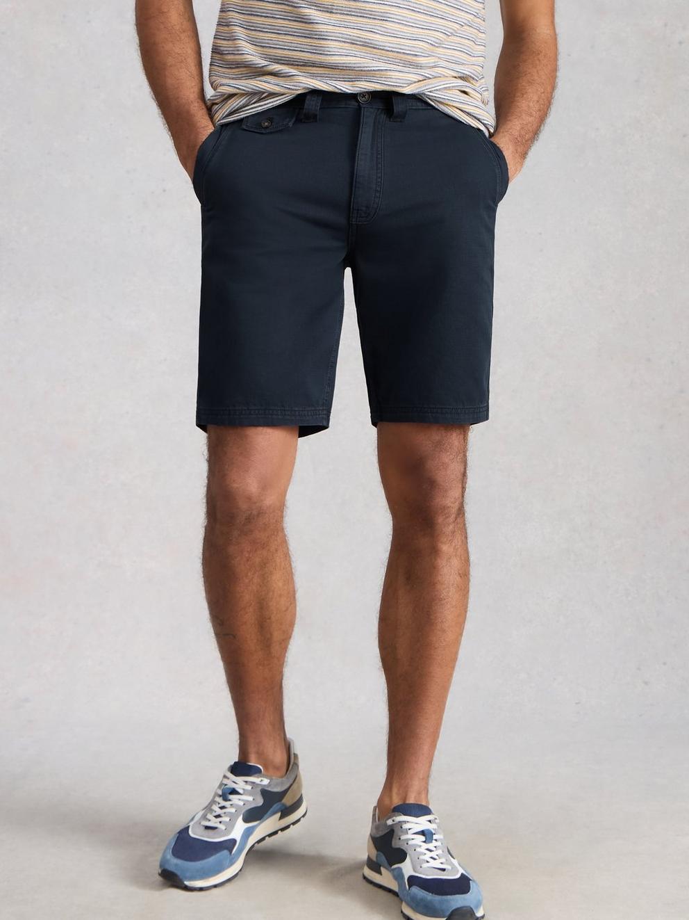 Chapman Casual Short in DARK NAVY - MODEL DETAIL