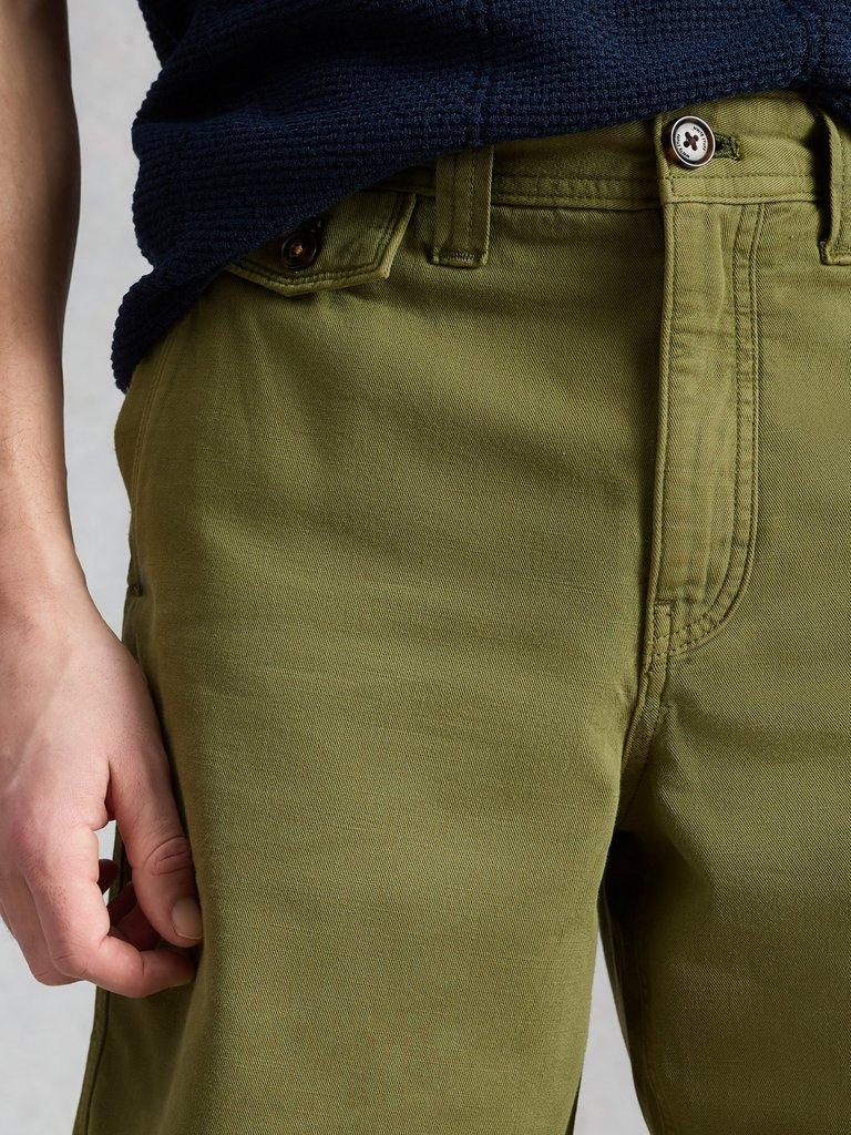 Chapman Casual Short in MID GREEN - MODEL DETAIL