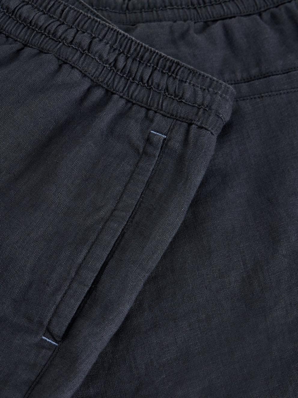 Lewes Linen Short in DARK NAVY - FLAT DETAIL
