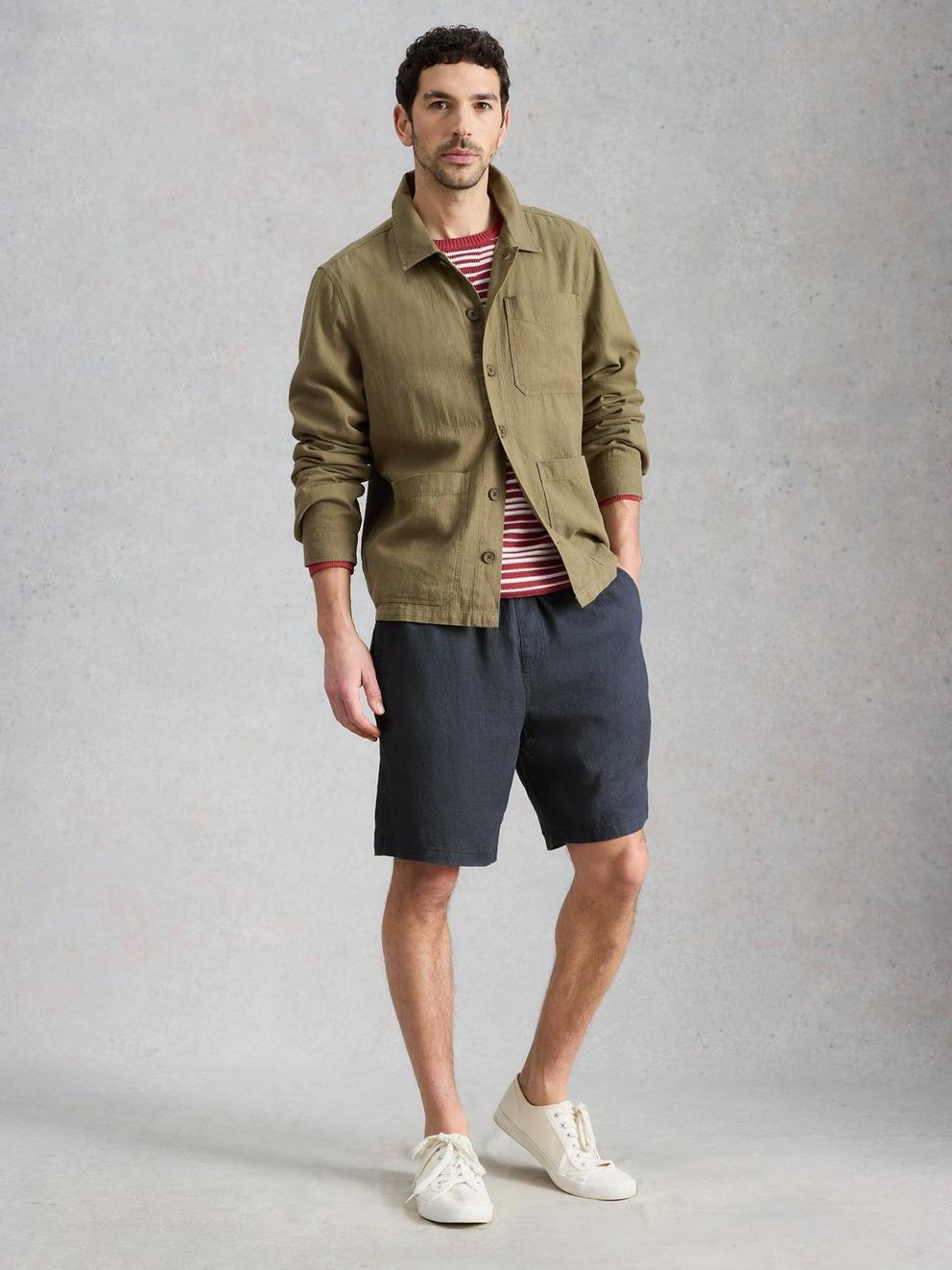 Lewes Linen Short in DARK NAVY - MODEL FRONT