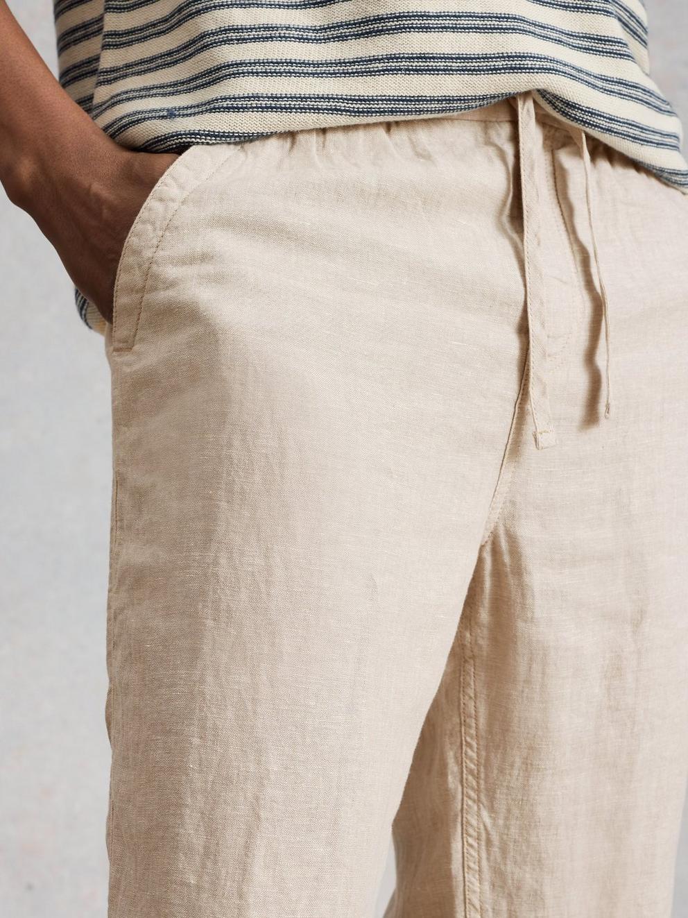 Skelmer Linen Trouser in LGT NAT - MODEL DETAIL