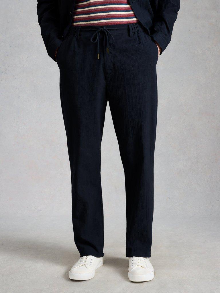 Falmouth Seersucker Trouser in DARK NAVY - MODEL DETAIL