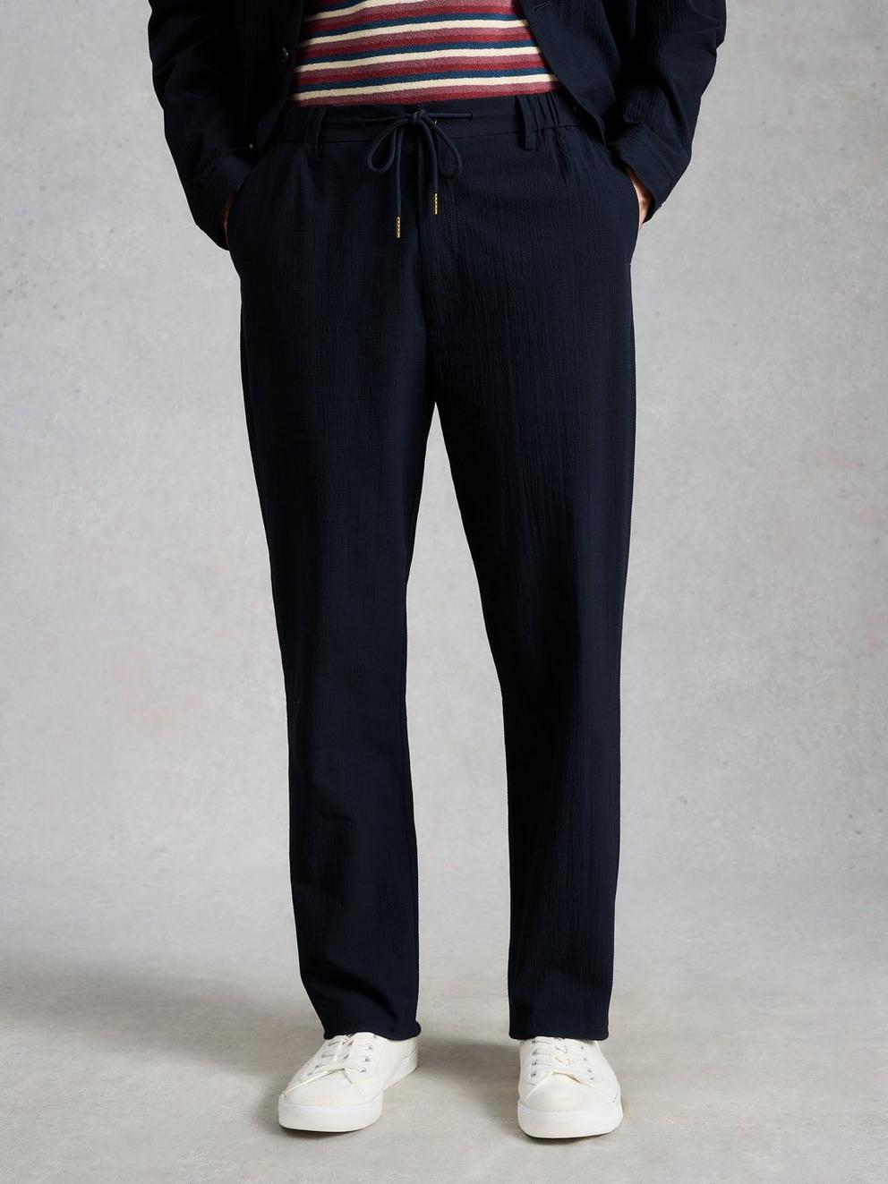 Falmouth Seersucker Trouser in DARK NAVY - MODEL DETAIL