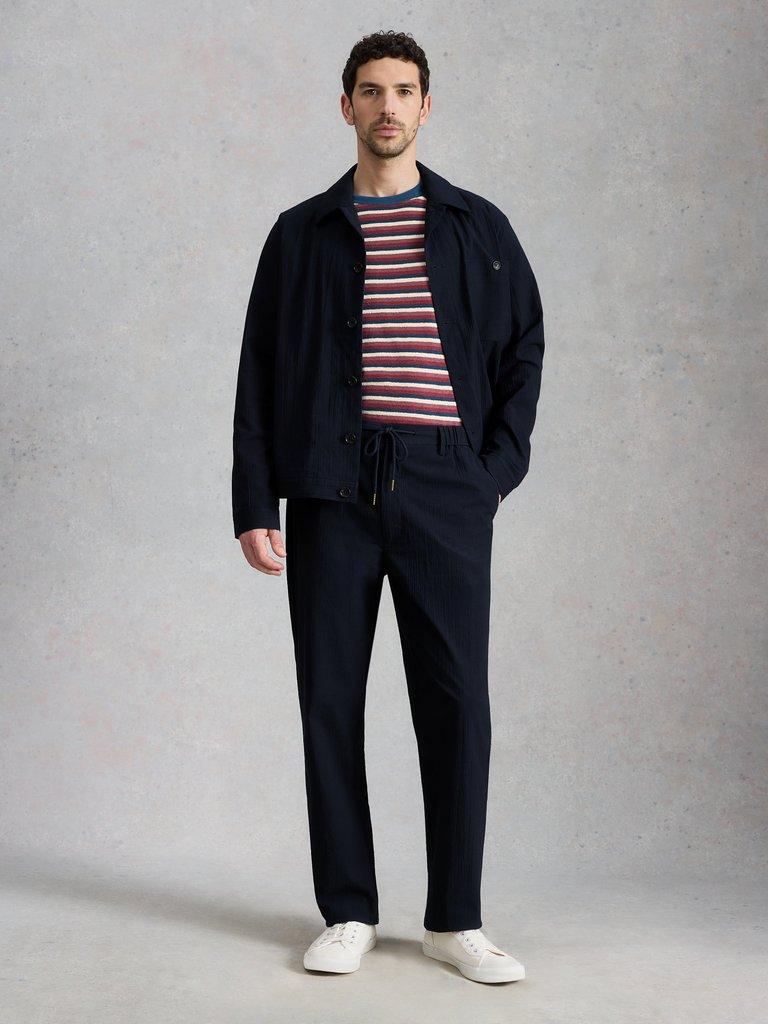 Falmouth Seersucker Trouser in DARK NAVY - MODEL FRONT