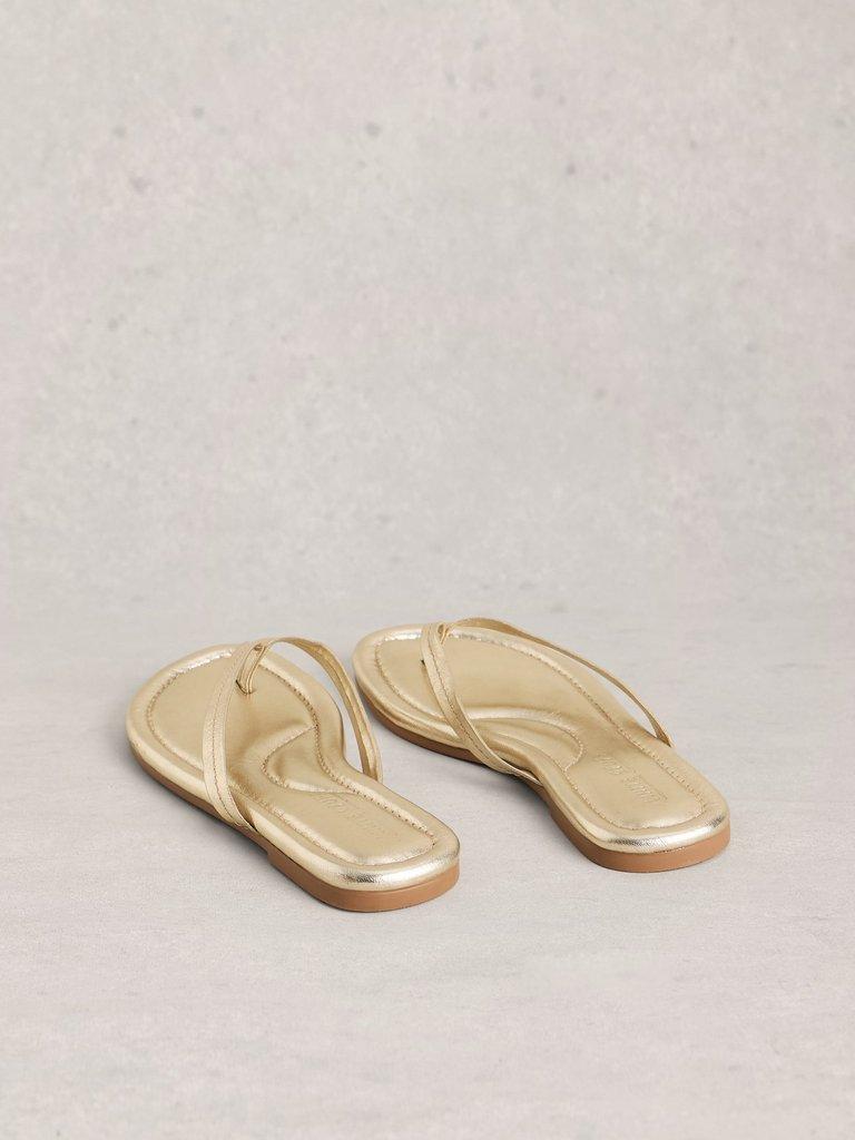 Bay Sandal in GLD TN MET - FLAT BACK