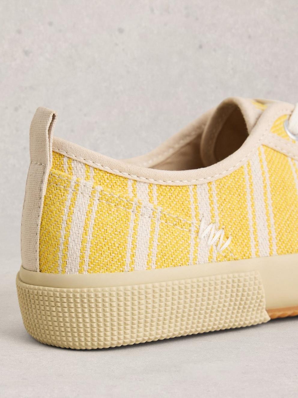 Pippa Lace Up Print Trainer in LGT YELLOW - FLAT DETAIL