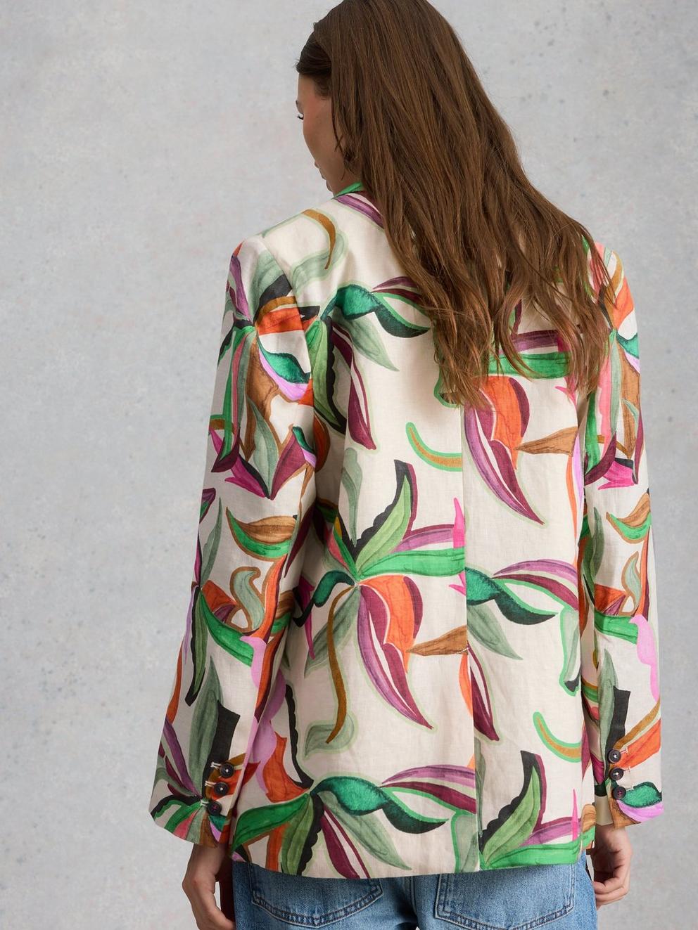 Sasha Linen Blazer in NAT PR - MODEL BACK