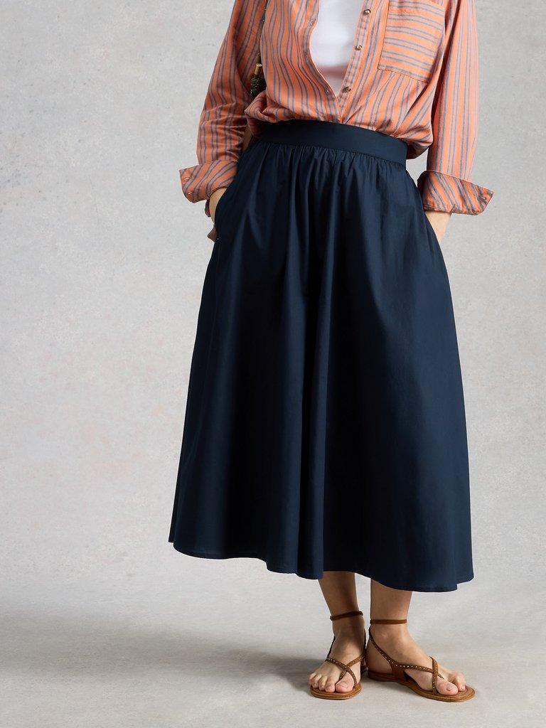 Abigail Midi Skirt Print in DARK NAVY - MODEL DETAIL