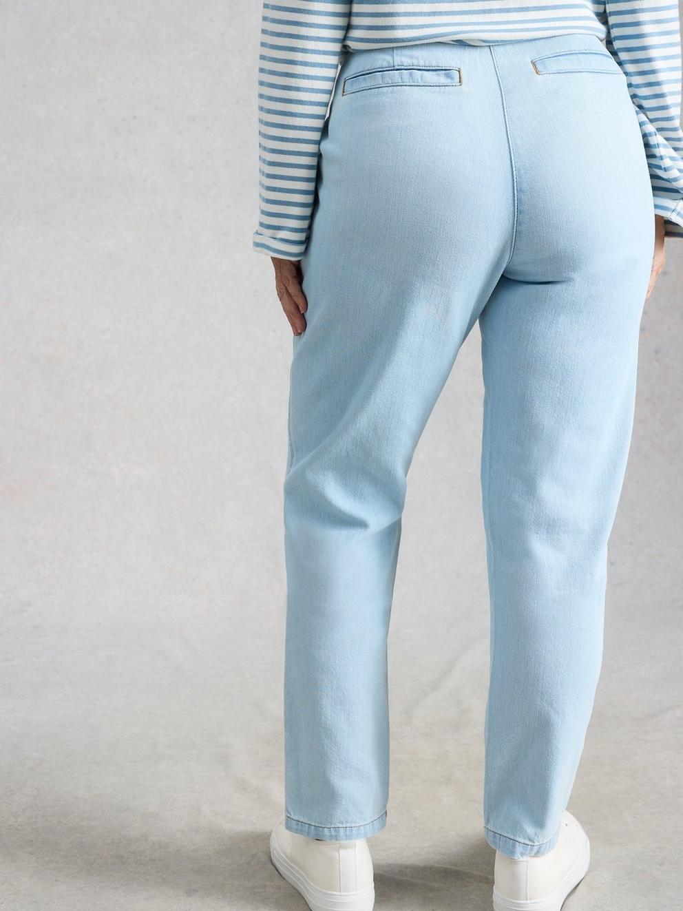 Twister Jean in LGT DENIM - MODEL BACK