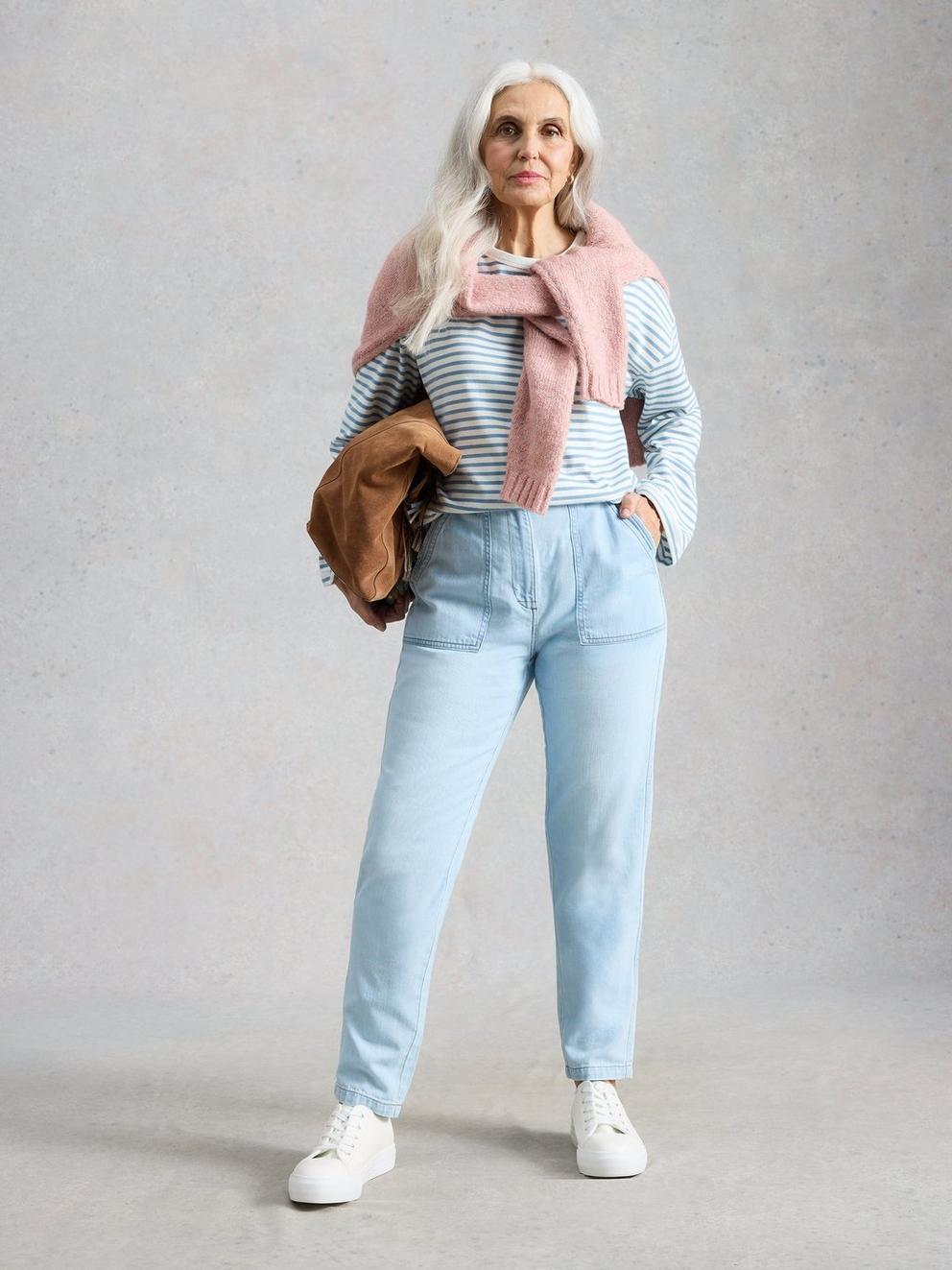 Twister Jean in LGT DENIM - MODEL FRONT