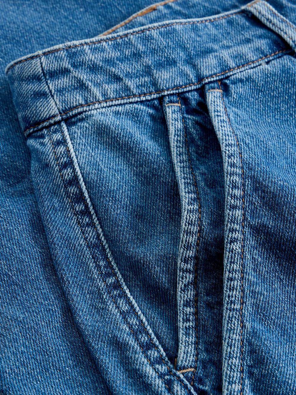 Twister Jean in MID DENIM - FLAT DETAIL