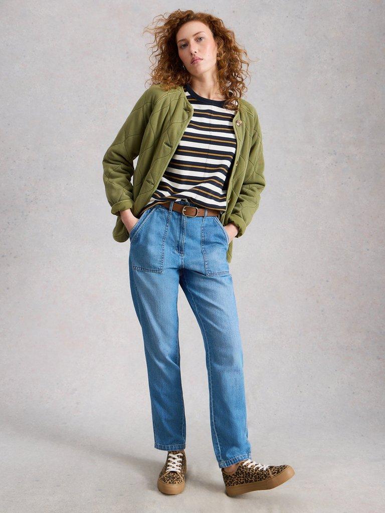 Twister Jean in MID DENIM - MODEL FRONT