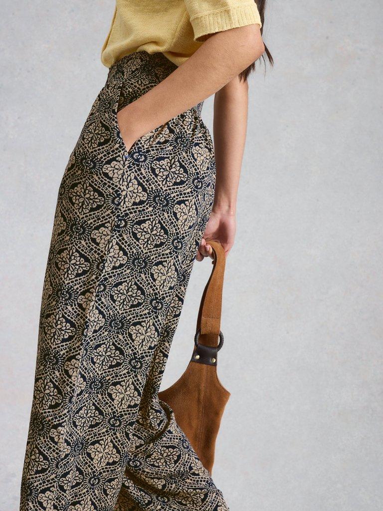 Shelly Crinkle Culotte in NAVY PR - MODEL DETAIL